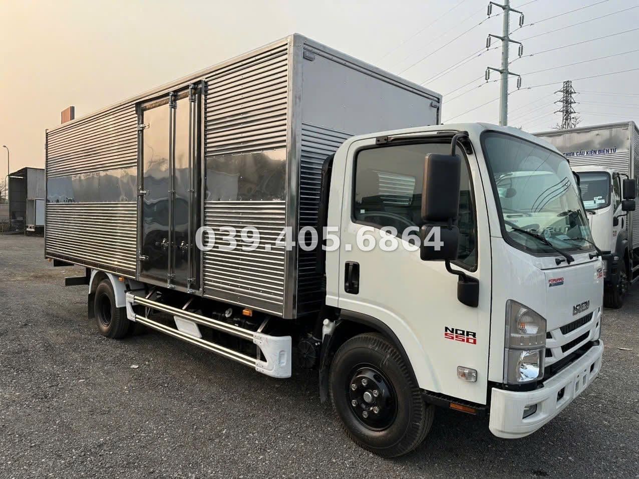 Xe tải Isuzu NQR 550 thùng kín 5.1 tấn - Isuzu Thăng Long