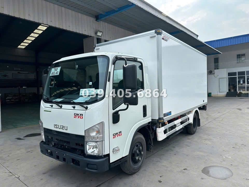 Xe tải Isuzu QKR 270 thùng bảo ôn Quyền Auto 2.5 tấn - Isuzu Thăng Long