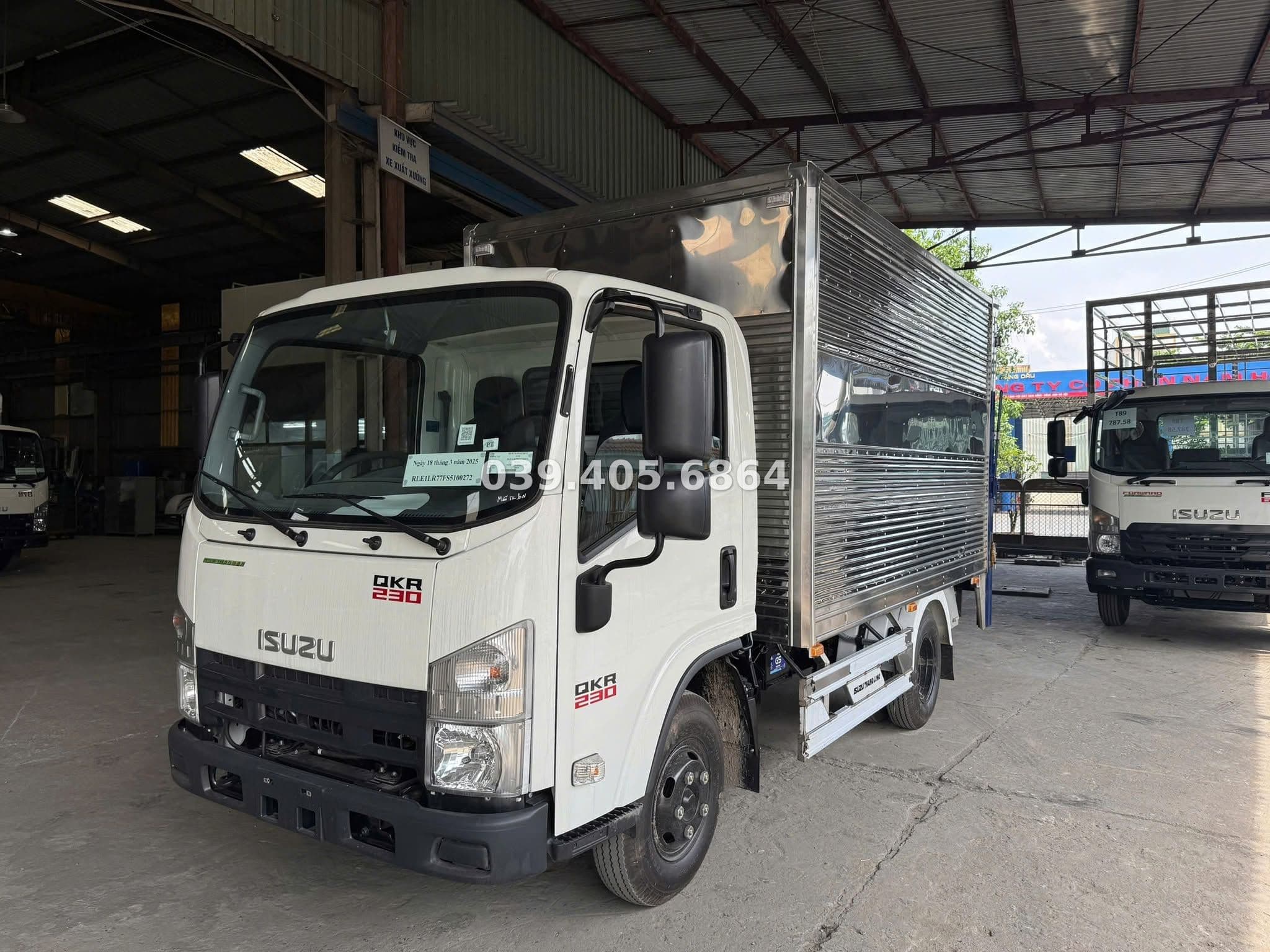 Xe tải Isuzu QKR 230 thùng kín bửng nâng 1.9 tấn - Isuzu Thăng Long